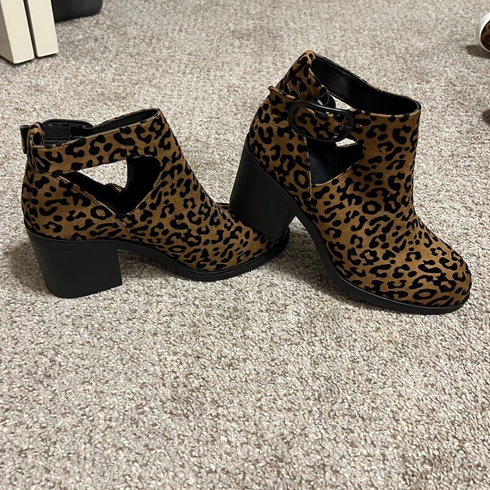 🐆 cheetah print booties